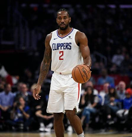 竟是“熟人”？被肘击的奥谢2021年因干扰C罗点球被打一巴掌（原来是旧相识？遭肘击的奥谢曾在2021年因干扰C罗点球被掌掴）