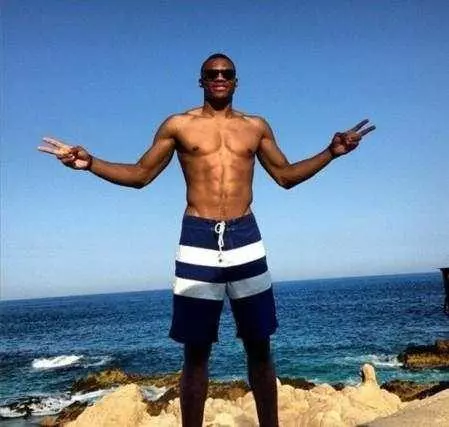 Shams：活塞&老鹰&猛龙预计将在交易中追逐浓眉（Shams：活塞、老鹰、猛龙或将在交易中竞逐浓眉）