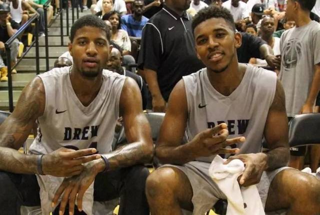 记者：孔蒂想回尤文，已经与基耶利尼进行初步接触（记者称孔蒂盼重返尤文，已与基耶利尼初步沟通）