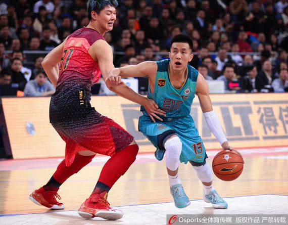 威少21分11助攻约基奇44分13篮板 国王绝地反击终结八连败（国王上演逆袭止住八连败，威少21+11、约基奇44+13）