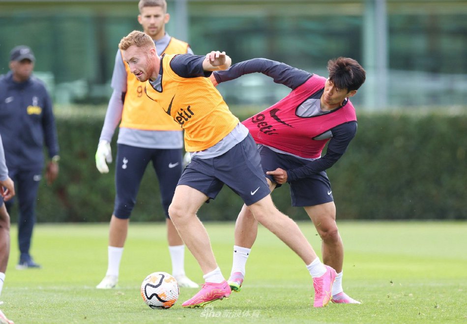 妻子晒投票支持拉菲尼亚：让我们赢回属于我们的东西（妻子发帖投票力挺拉菲尼亚：一起夺回属于我们的荣耀）