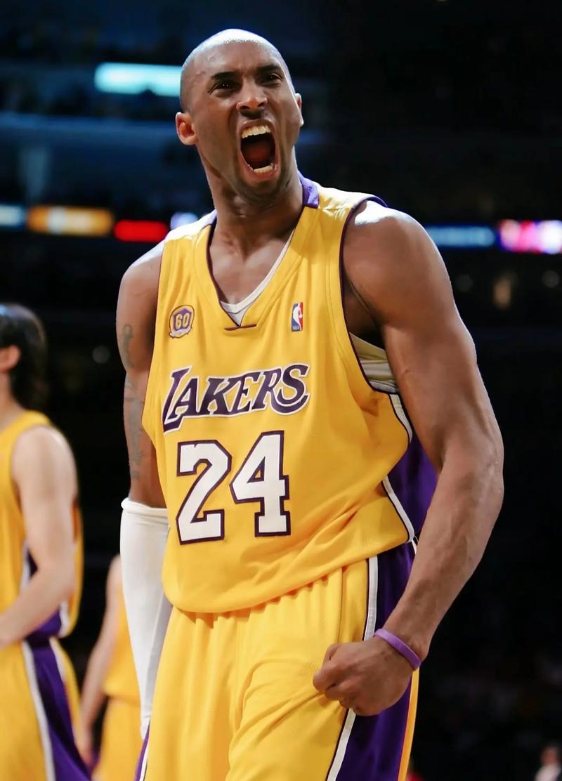 滇超联赛昆明队抵保山获赠小粒咖啡非遗周边（滇超昆明队抵达保山，获赠小粒咖啡非遗文创周边）