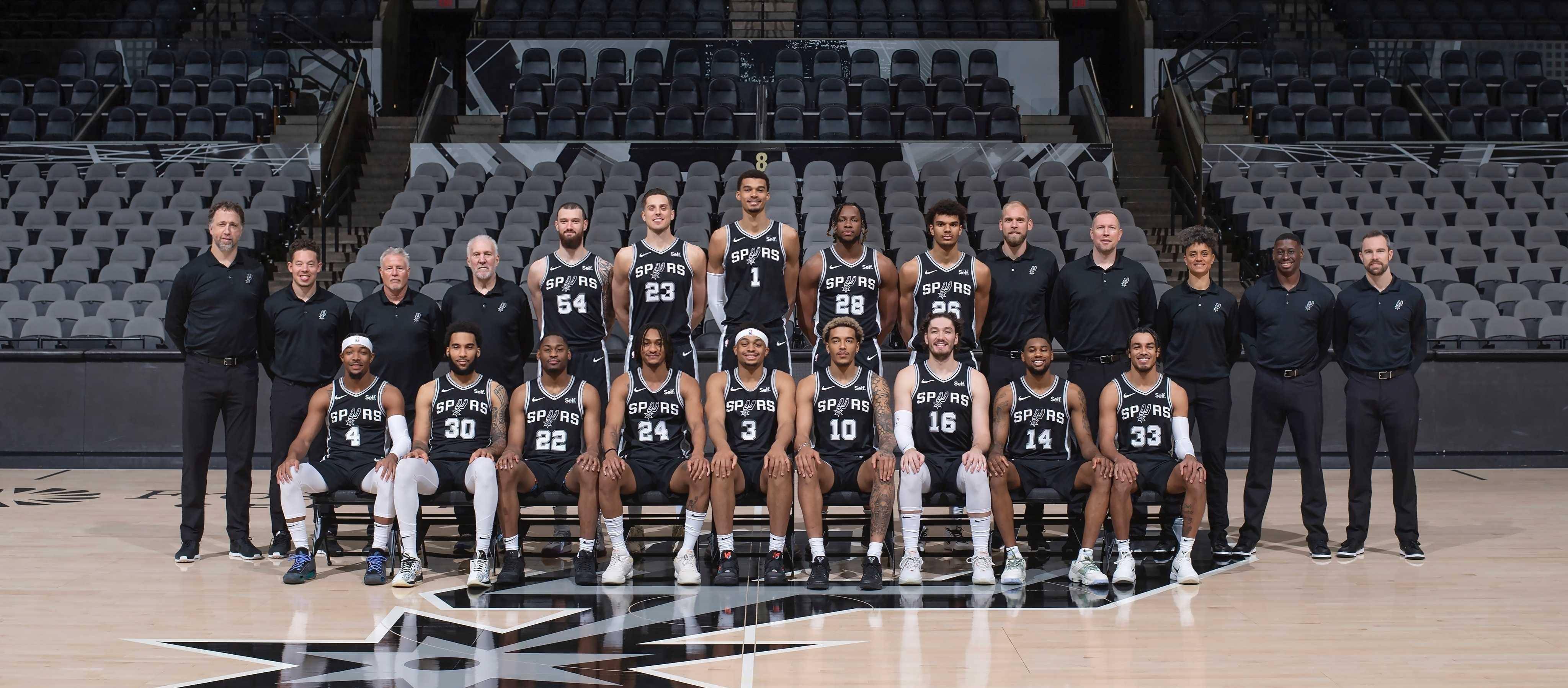 辽宁男篮王哲林末节关键表现（王哲林末节发威成辽宁男篮关键一环）