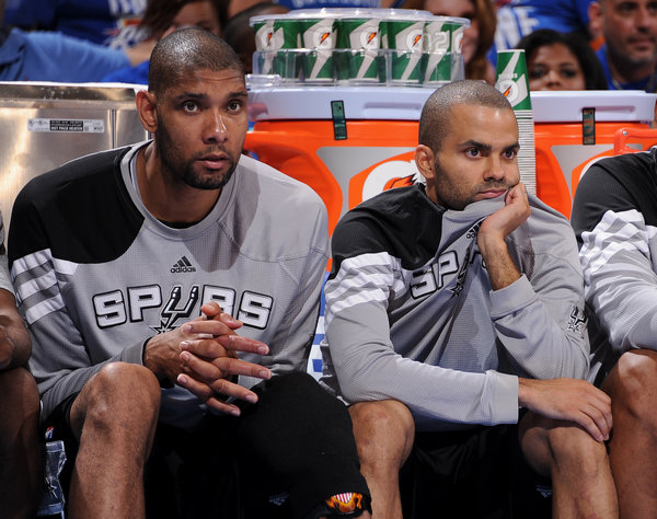 活塞客场大胜取得12连胜，终结对阵雄鹿五连败（活塞客场大捷豪取12连胜，结束此前对雄鹿的五连败）